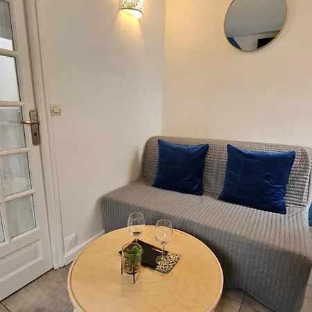 Renove Parisien En Plein Coeur De L'ile Saint-louis Juste En Face De Notre-dame ! * Παρίσι