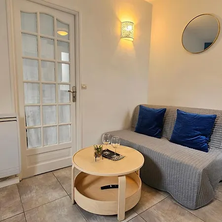 Renove Parisien En Plein Coeur De L'ile Saint-louis Juste En Face De Notre-dame ! *