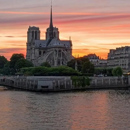 Διαμέρισμα Renove Parisien En Plein Coeur De L'ile Saint-louis Juste En Face De Notre-dame !
