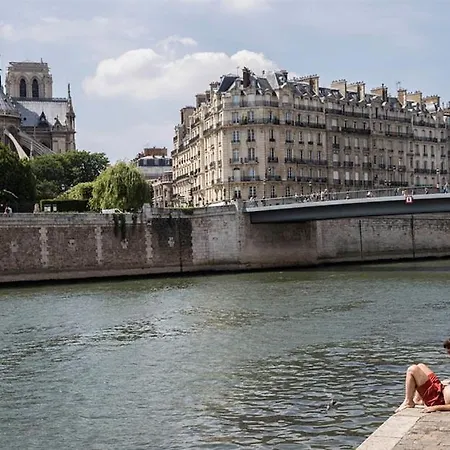 Διαμέρισμα Renove Parisien En Plein Coeur De L'ile Saint-louis Juste En Face De Notre-dame ! Παρίσι