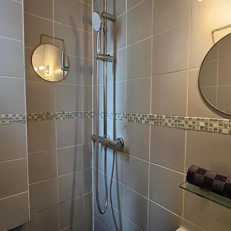 Renove Parisien En Plein Coeur De L'ile Saint-louis Juste En Face De Notre-dame ! * 파리